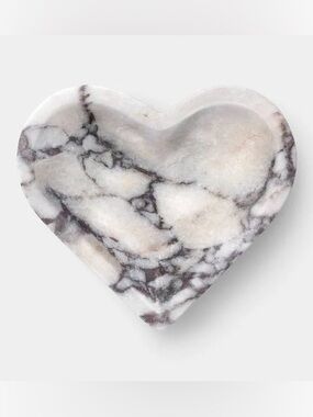 THRESHOLD NWT Heart-Shaped
Marble trinket  Dish